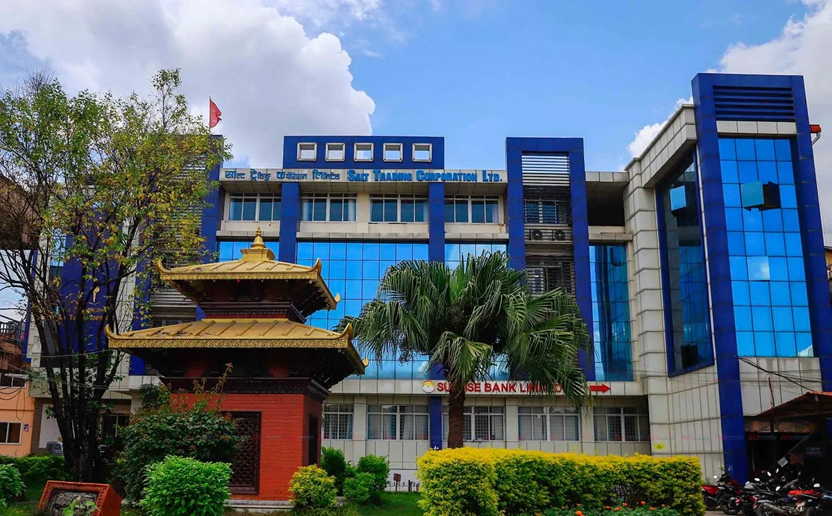 अवस्था असहज बनेपछि  खाना पकाउने ग्यास वितरणलाई सहज बनाउँदै साल्ट ट्रेडिङ